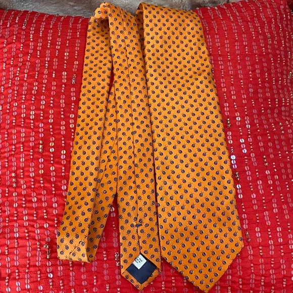 Barneys New York 💯 Silk Made in Italy 🇮🇹 Lucky Lady Bug Timeless Luxurious Tie